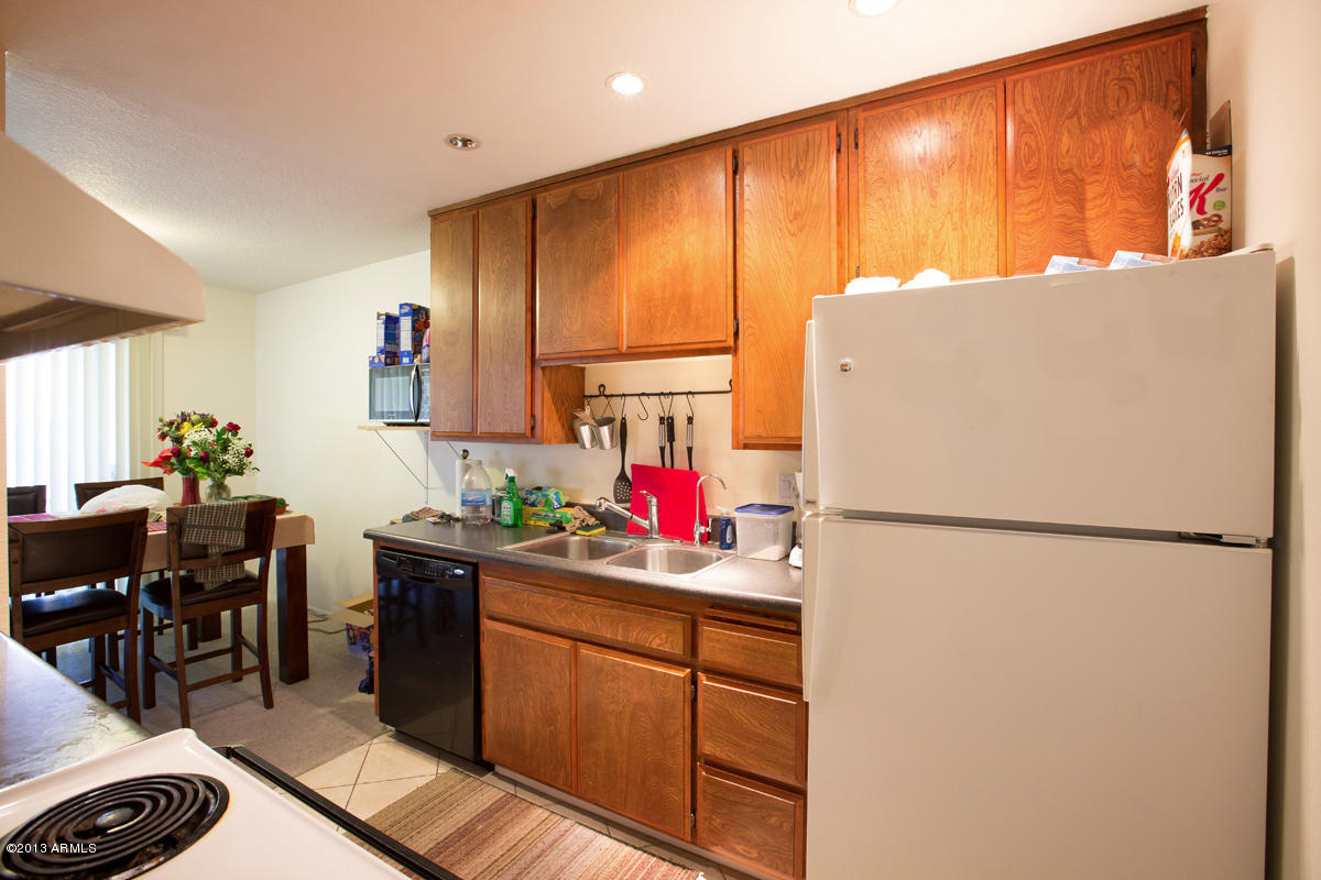 5525 East Thomas Road, Unit G9 Phoenix, AZ 85018 - Photo 3 of 13 Kitchen
