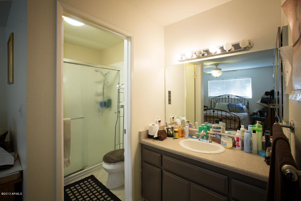 5525 East Thomas Road, Unit G9 Phoenix, AZ 85018 - Photo 7 of 13 Master Bathroom