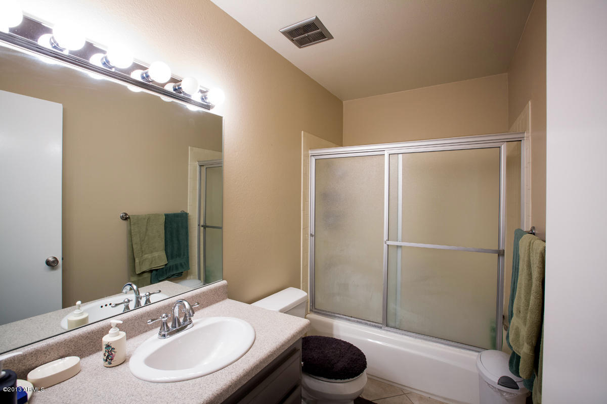 5525 East Thomas Road, Unit G9 Phoenix, AZ 85018 - Photo 8 of 13 Bathroom