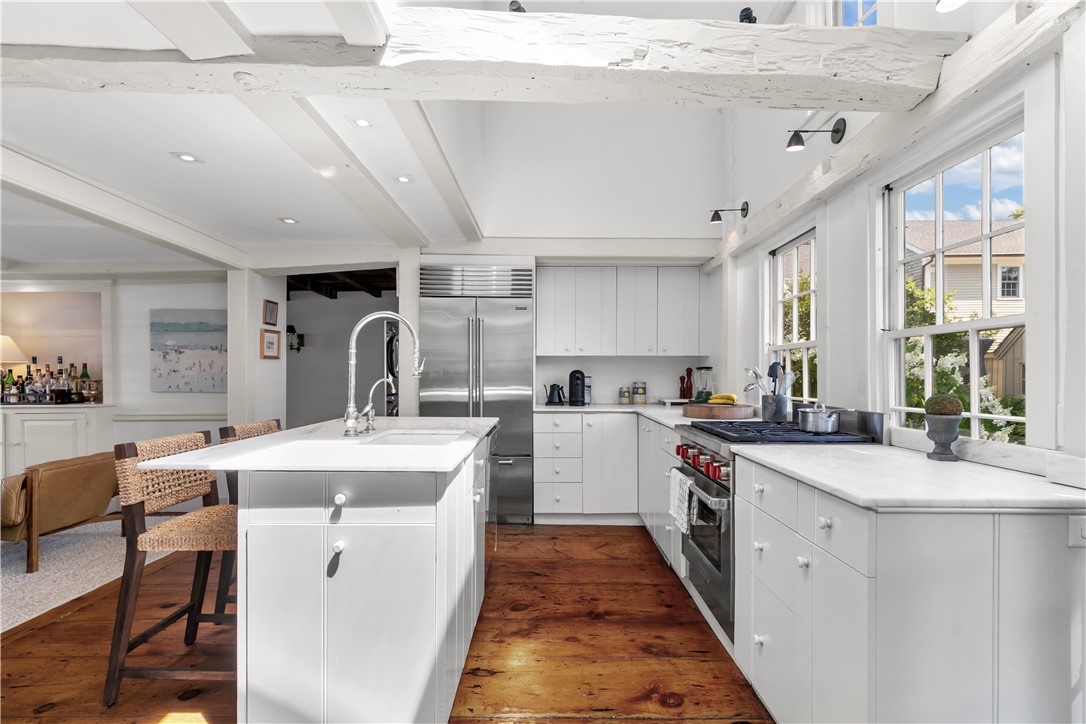 22 Bridge Street Newport, RI 02840 - Photo 12 of 30