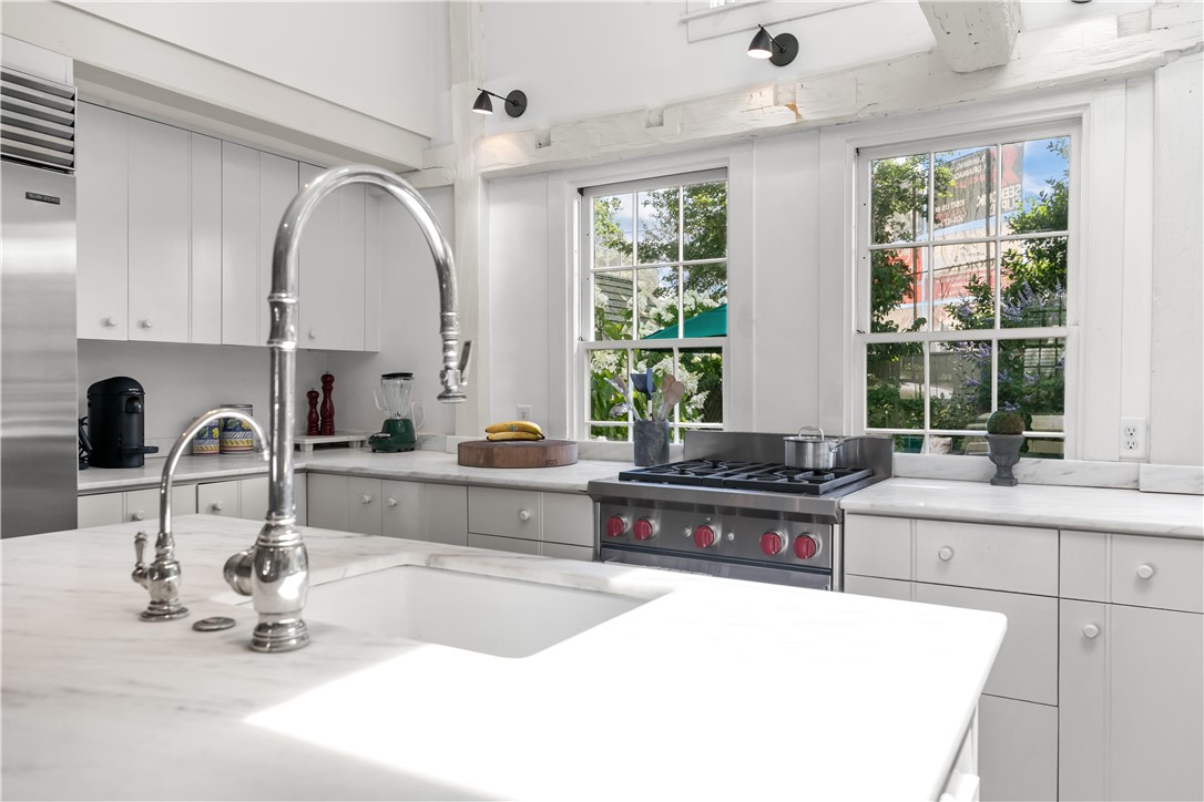 22 Bridge Street Newport, RI 02840 - Photo 13 of 30