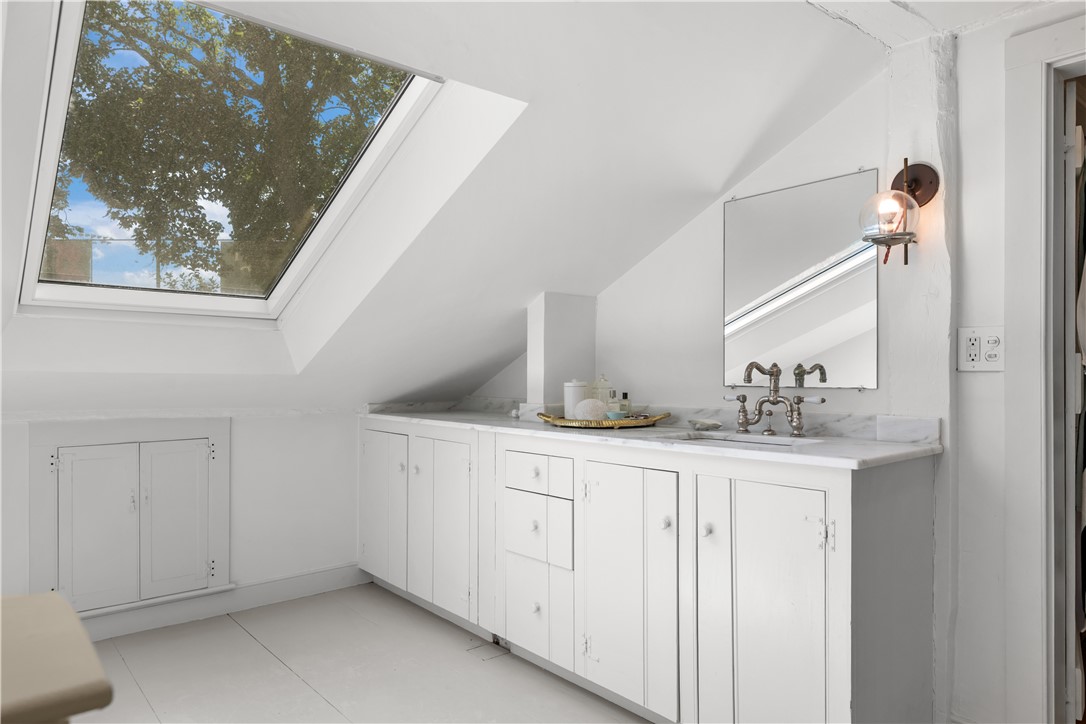 22 Bridge Street Newport, RI 02840 - Photo 17 of 30