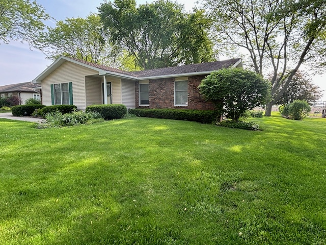 5287 South Mill Pond Road Rochelle, IL 61068 - Photo 2 of 50 front view of a house and a yard