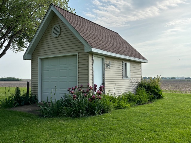 5287 South Mill Pond Road Rochelle, IL 61068 - Photo 49 of 50 a front view of house with a garden