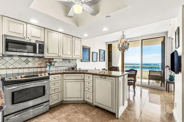 $10,000 | 529 South Flagler Drive, Unit 17G, West Palm Beach, FL 33401