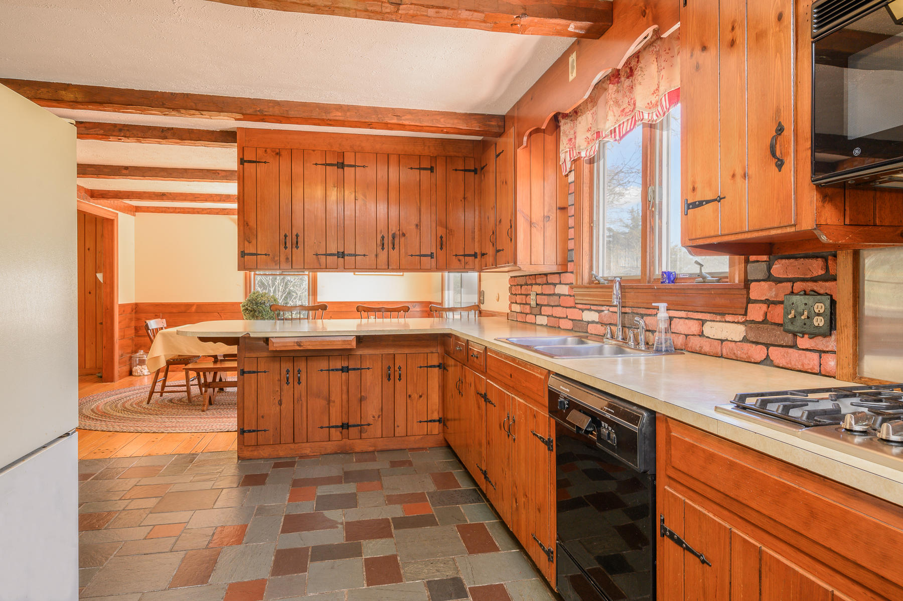 1221 County Road Cataumet, MA 02534 - Photo 22 of 42 Kitchen