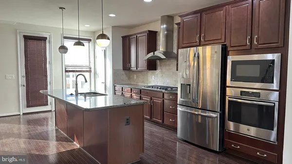 $3,690 | 42407 Dogwood Glen Square, Sterling, VA 20166
