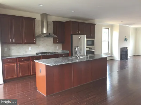 $3,690 | 42407 Dogwood Glen Square, Sterling, VA 20166