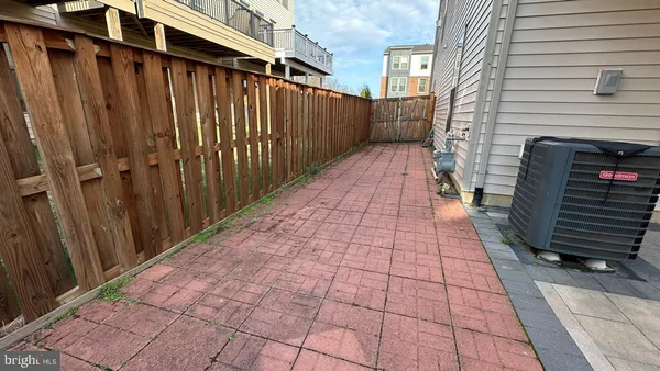 $3,690 | 42407 Dogwood Glen Square, Sterling, VA 20166