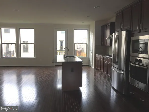 $3,690 | 42407 Dogwood Glen Square, Sterling, VA 20166