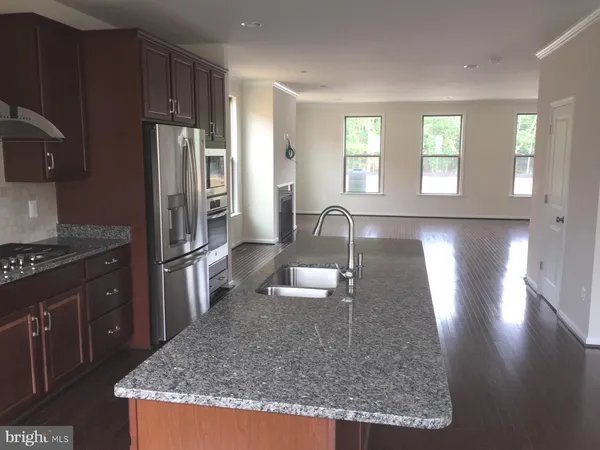 $3,690 | 42407 Dogwood Glen Square, Sterling, VA 20166