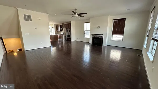 $3,690 | 42407 Dogwood Glen Square, Sterling, VA 20166