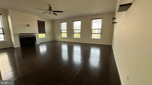 $3,690 | 42407 Dogwood Glen Square, Sterling, VA 20166