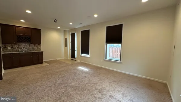 $3,690 | 42407 Dogwood Glen Square, Sterling, VA 20166