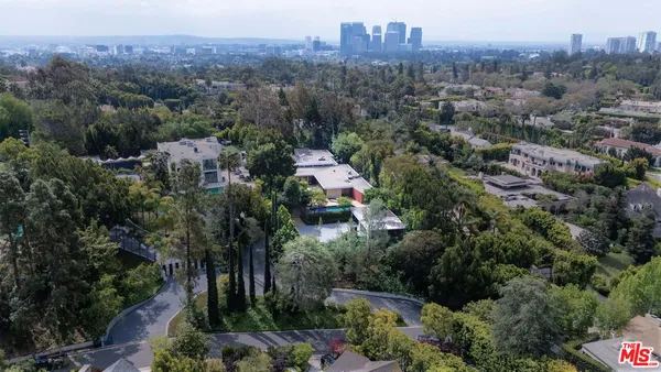 $10,995,000 | 1022 Summit Drive, Beverly Hills, CA 90210