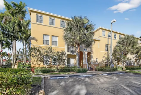 $345,000 | 100 Jacaranda Country Club Drive, Unit 101, Plantation, FL 33324