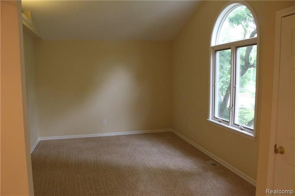 2724 Hickory Lawn Road Rochester Hills, MI 48307 - Photo 7 of 30