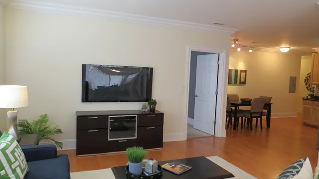 $375,000 | 3000 West Lawrence Avenue, Unit 3H, Chicago, IL 60625