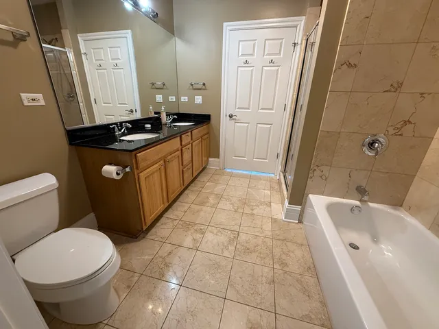 $375,000 | 3000 West Lawrence Avenue, Unit 3H, Chicago, IL 60625