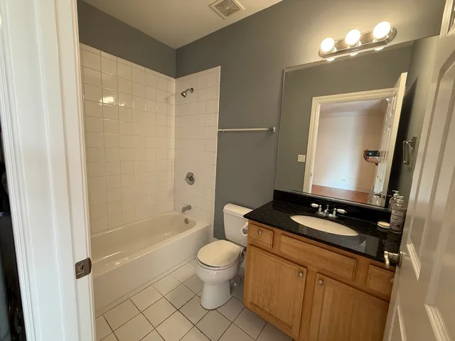 $375,000 | 3000 West Lawrence Avenue, Unit 3H, Chicago, IL 60625