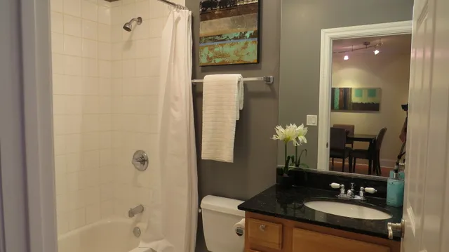 $375,000 | 3000 West Lawrence Avenue, Unit 3H, Chicago, IL 60625