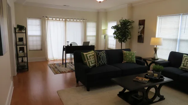 $375,000 | 3000 West Lawrence Avenue, Unit 3H, Chicago, IL 60625