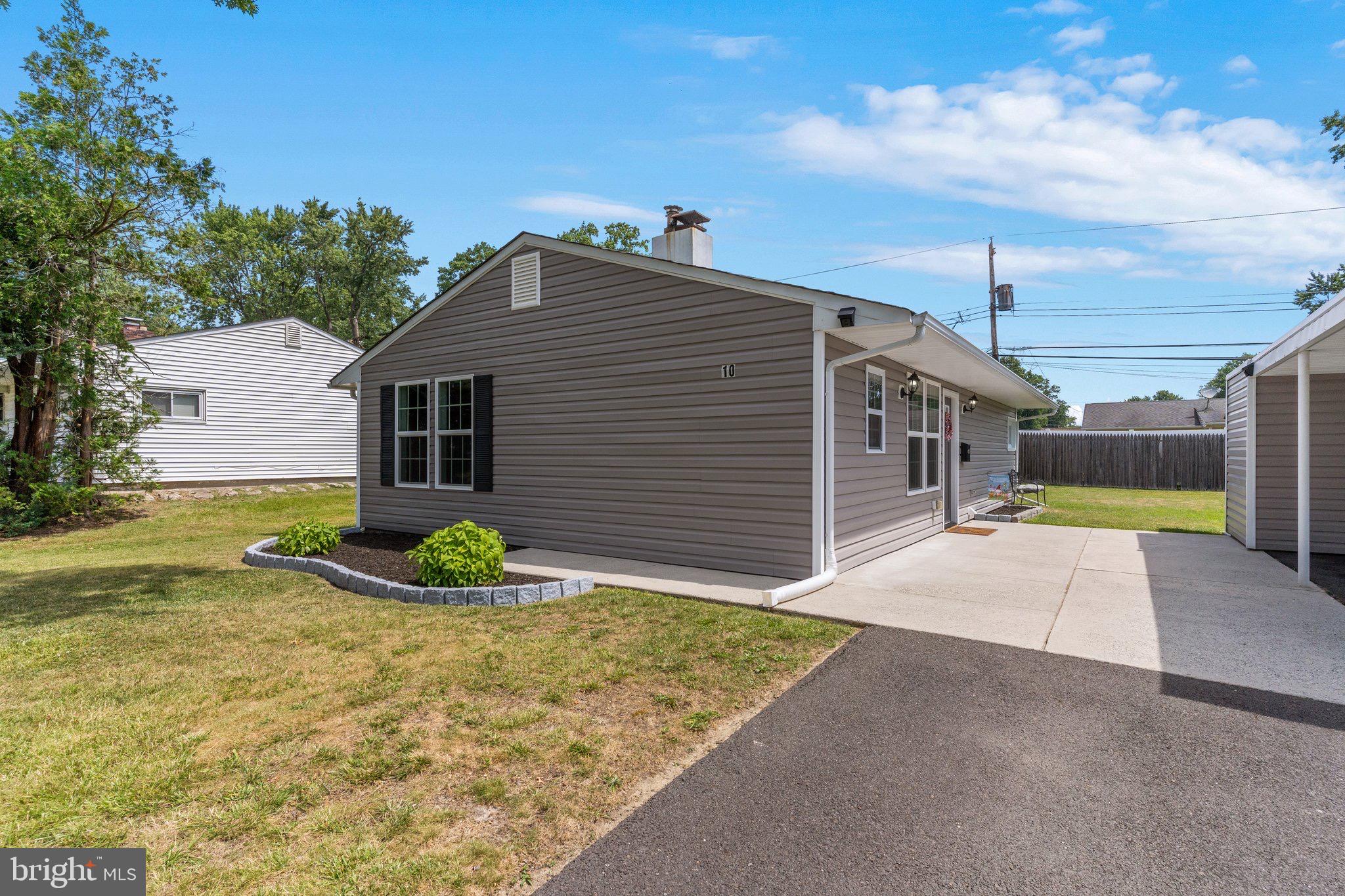 10 Gentle Road Levittown, PA 19057 - Photo 3 of 29