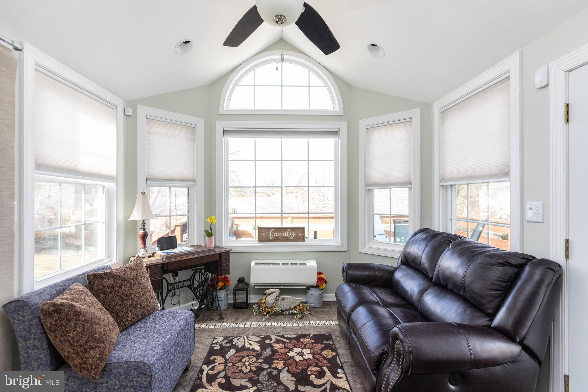 5022 Pilgrim Road Baltimore, MD 21214 - Photo 15 of 37 All season room