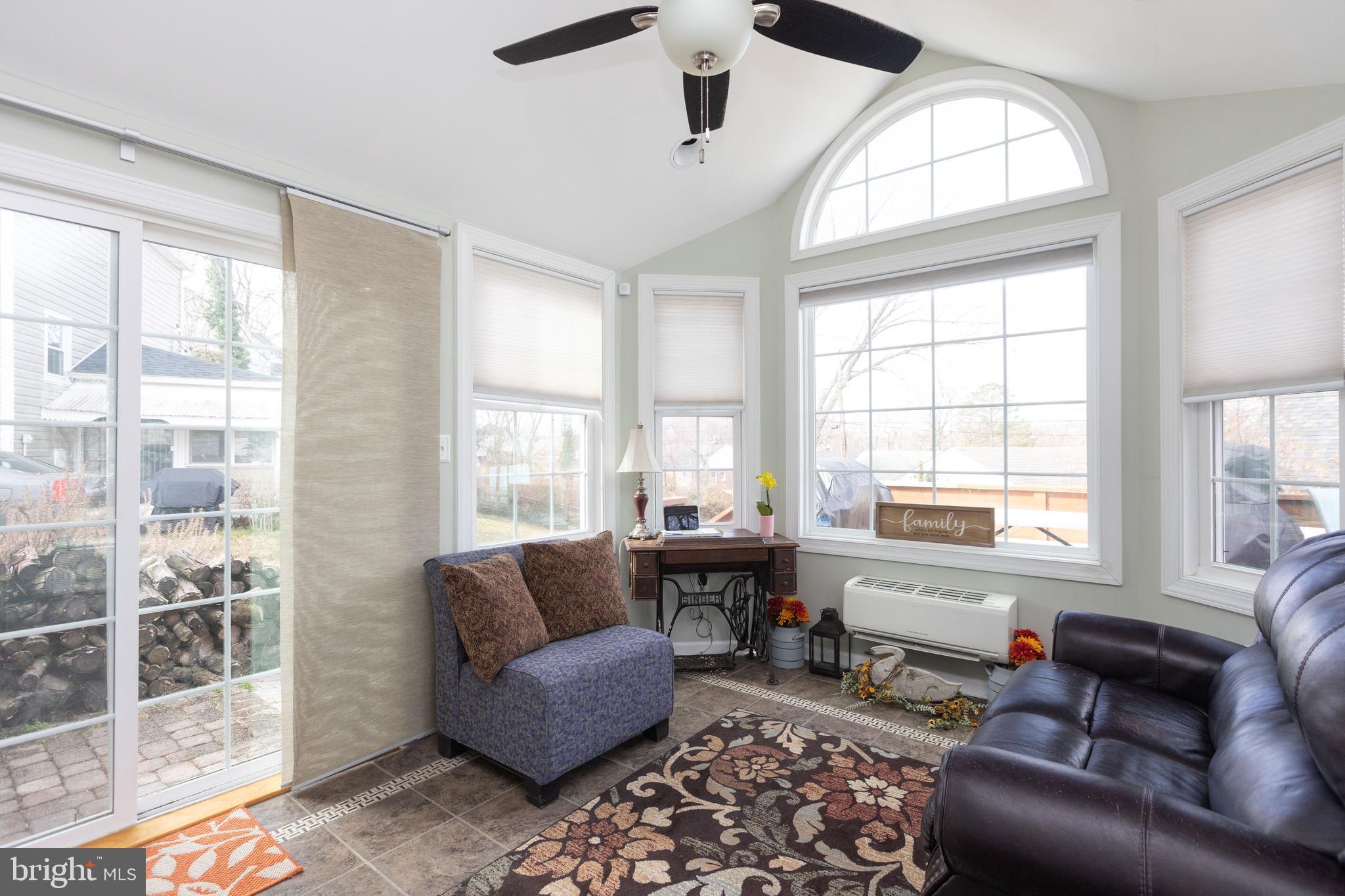 5022 Pilgrim Road Baltimore, MD 21214 - Photo 16 of 37 All season room