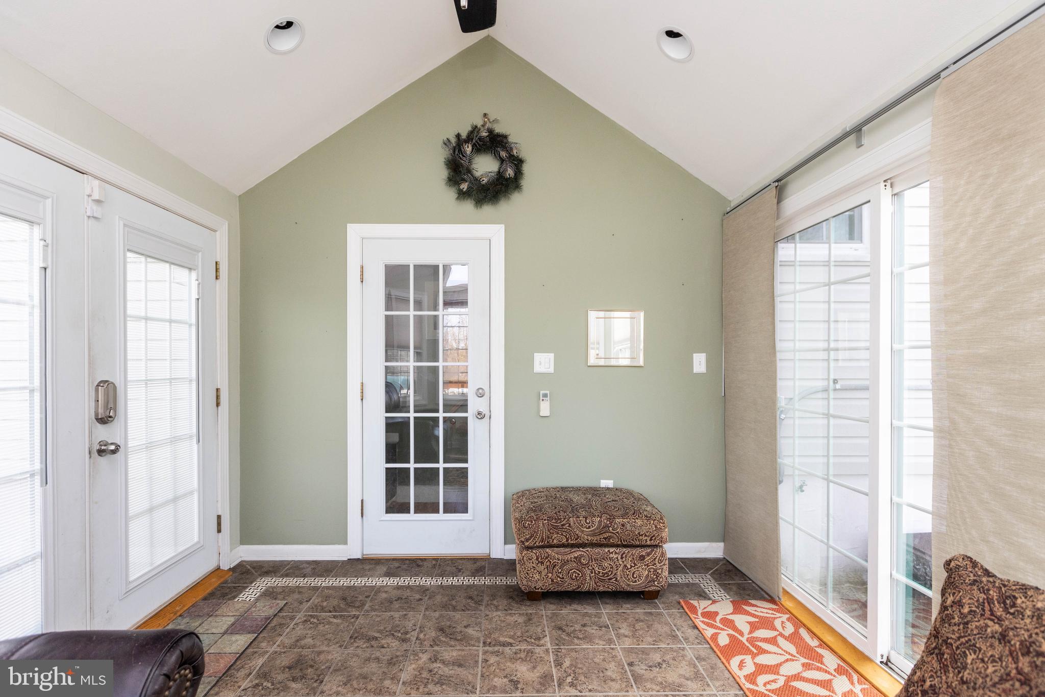 5022 Pilgrim Road Baltimore, MD 21214 - Photo 17 of 37 All season room