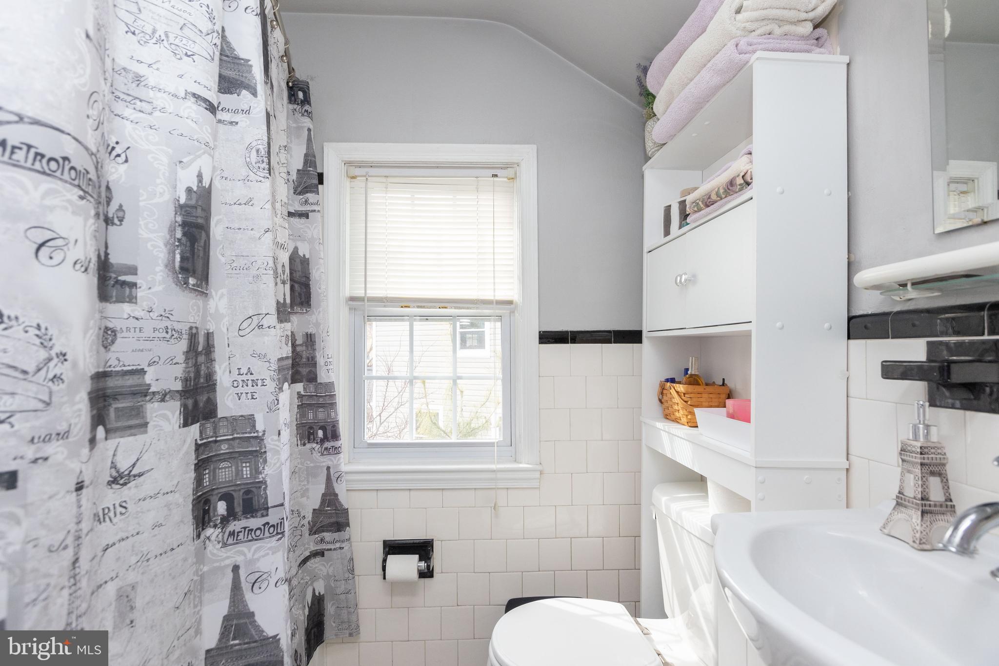 5022 Pilgrim Road Baltimore, MD 21214 - Photo 21 of 37 Upstairs full bath