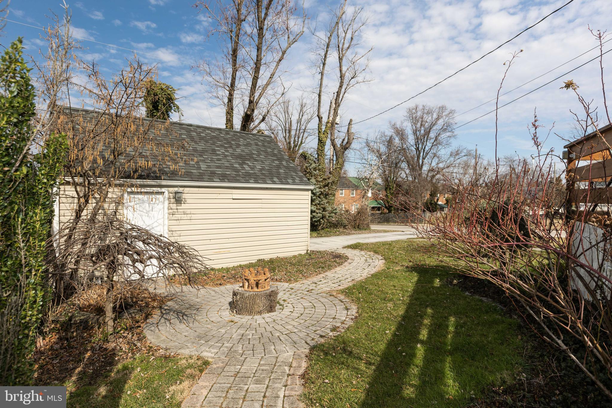 5022 Pilgrim Road Baltimore, MD 21214 - Photo 31 of 37 Rear of home pathway
