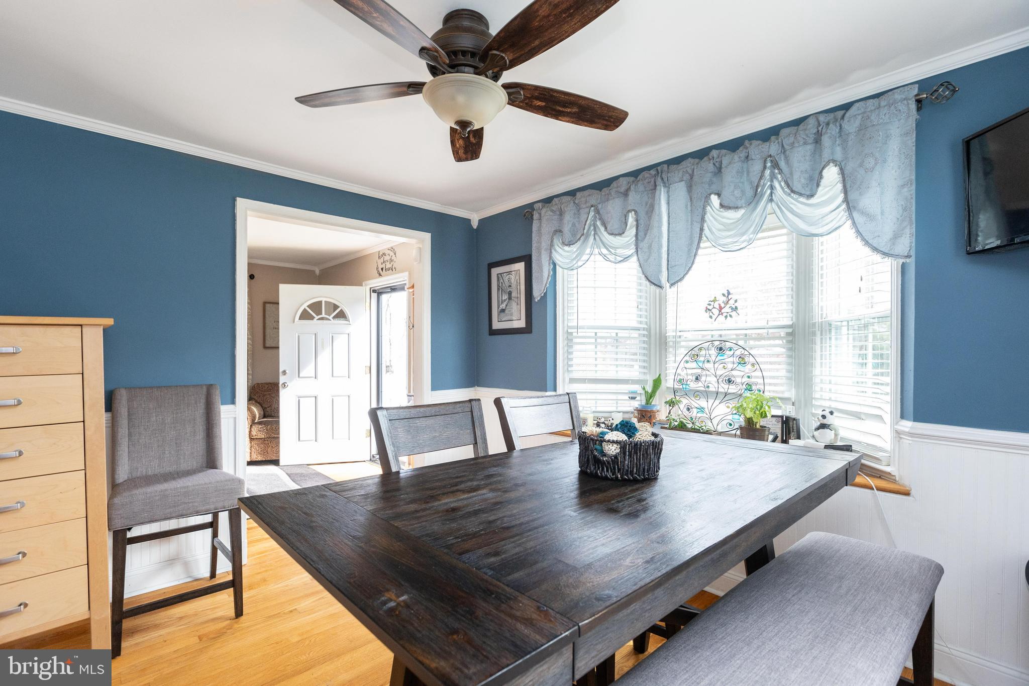 5022 Pilgrim Road Baltimore, MD 21214 - Photo 6 of 37 Dining room into living