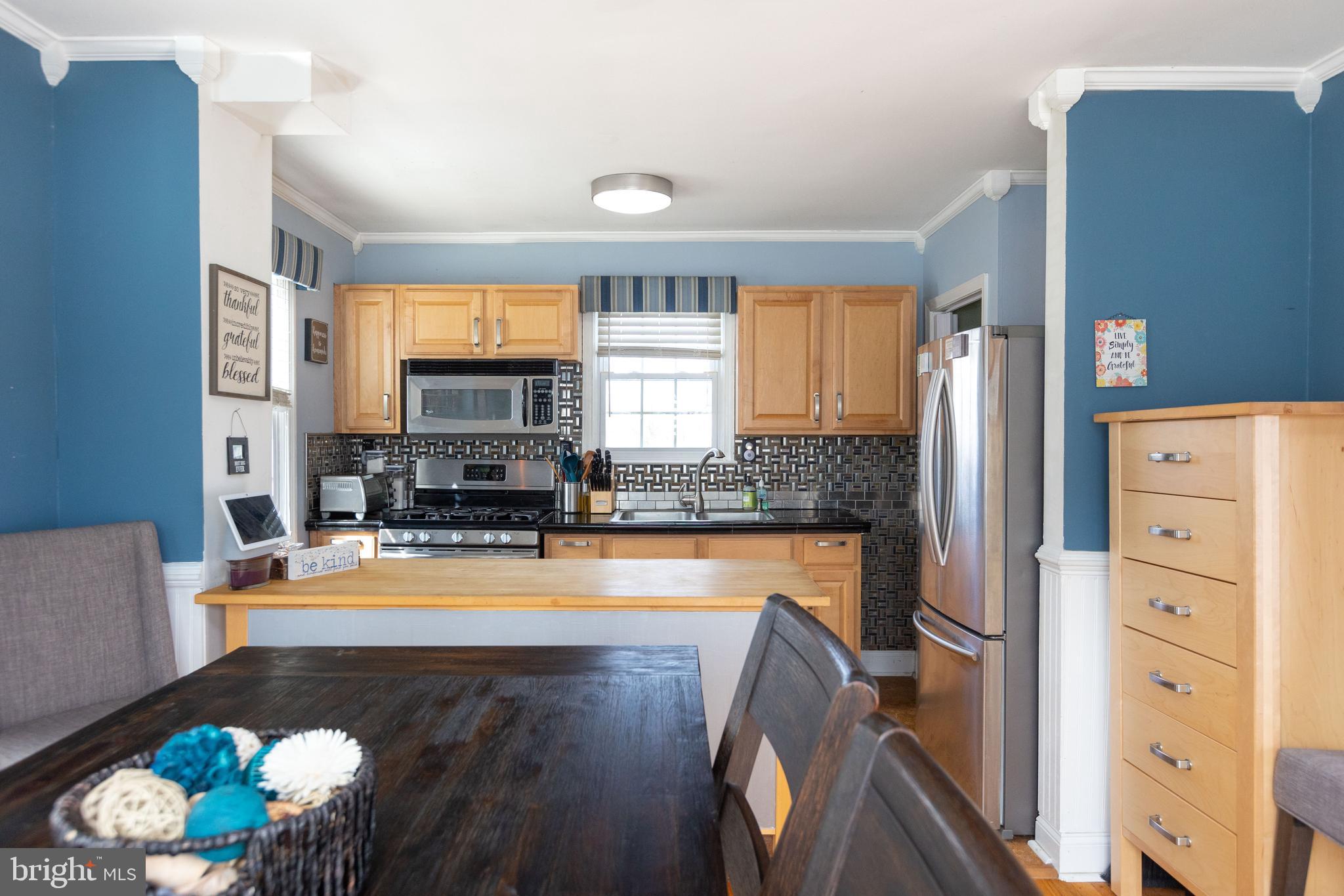 5022 Pilgrim Road Baltimore, MD 21214 - Photo 9 of 37 Dining room into kitchen
