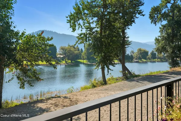 $949,900 | 530 Cottonwood Drive, St. Maries, ID 83861