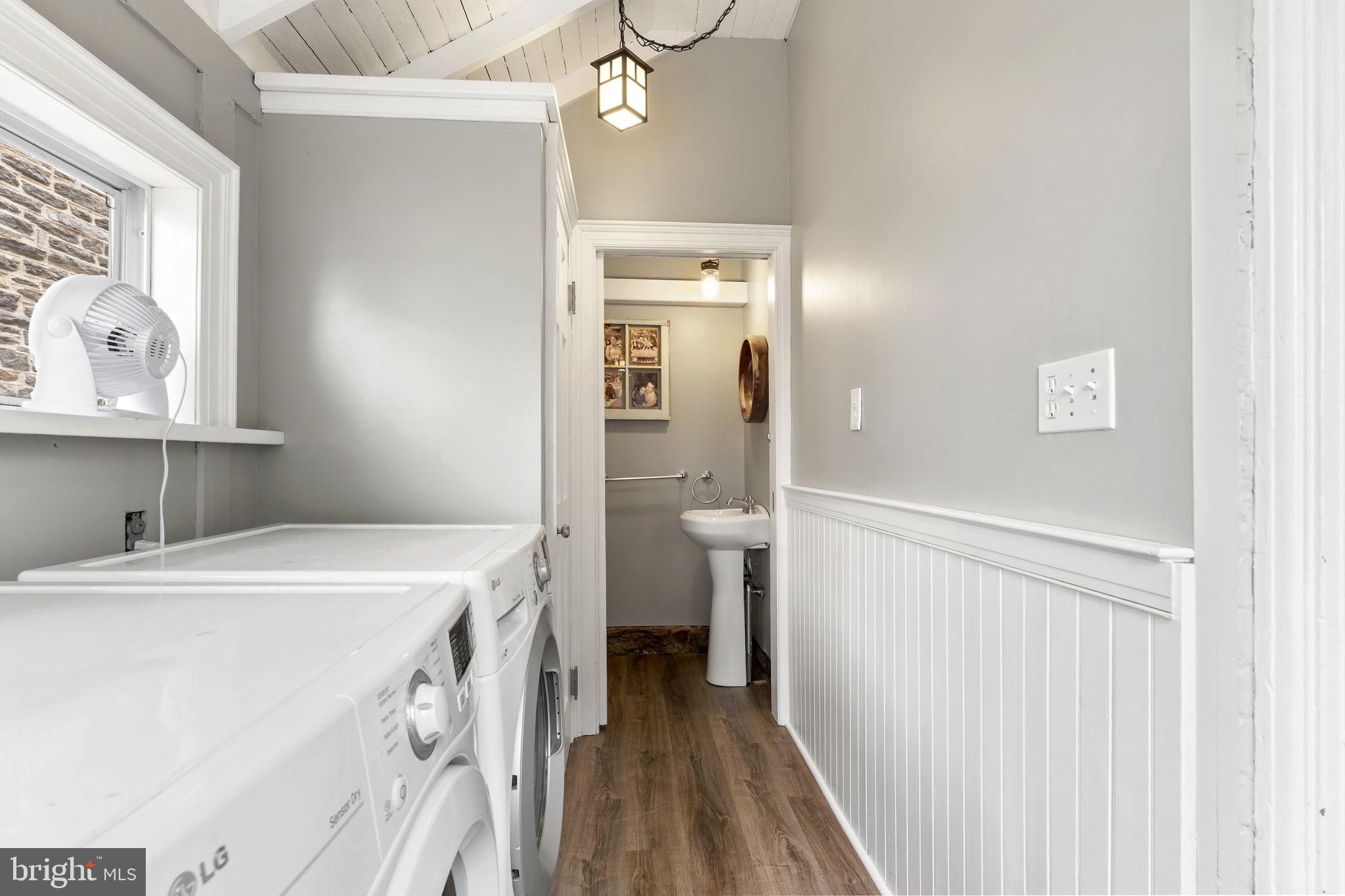 33 Waverly Road Wyncote, PA 19095 - Photo 14 of 28 a bathroom with a sink a vanity and a mirror