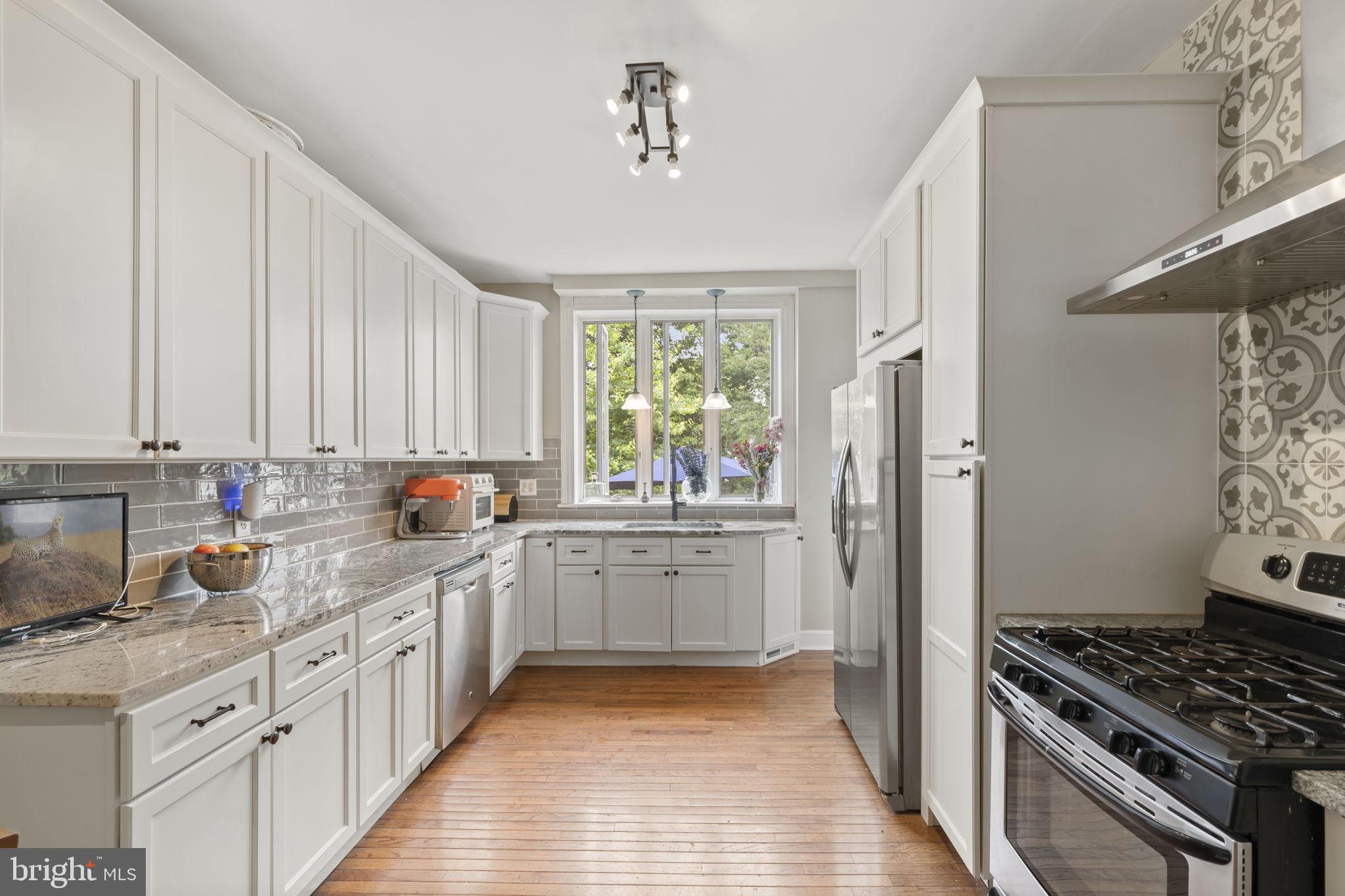 33 Waverly Road Wyncote, PA 19095 - Photo 10 of 28 a kitchen with a sink stove and refrigerator