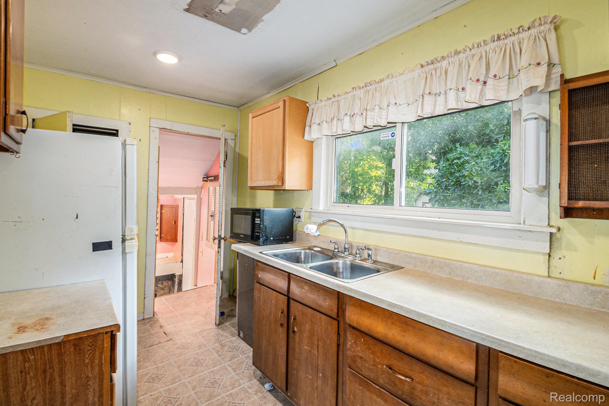 3014 North Center Road Flint, MI 48506 - Photo 12 of 19 Galley Kitchen waiting for your updates!