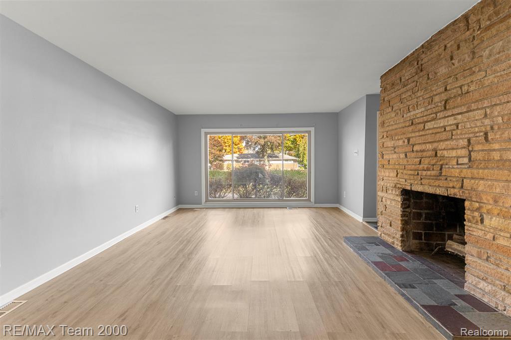 28454 Quail Hollow Road Farmington, MI 48331 - Photo 7 of 46