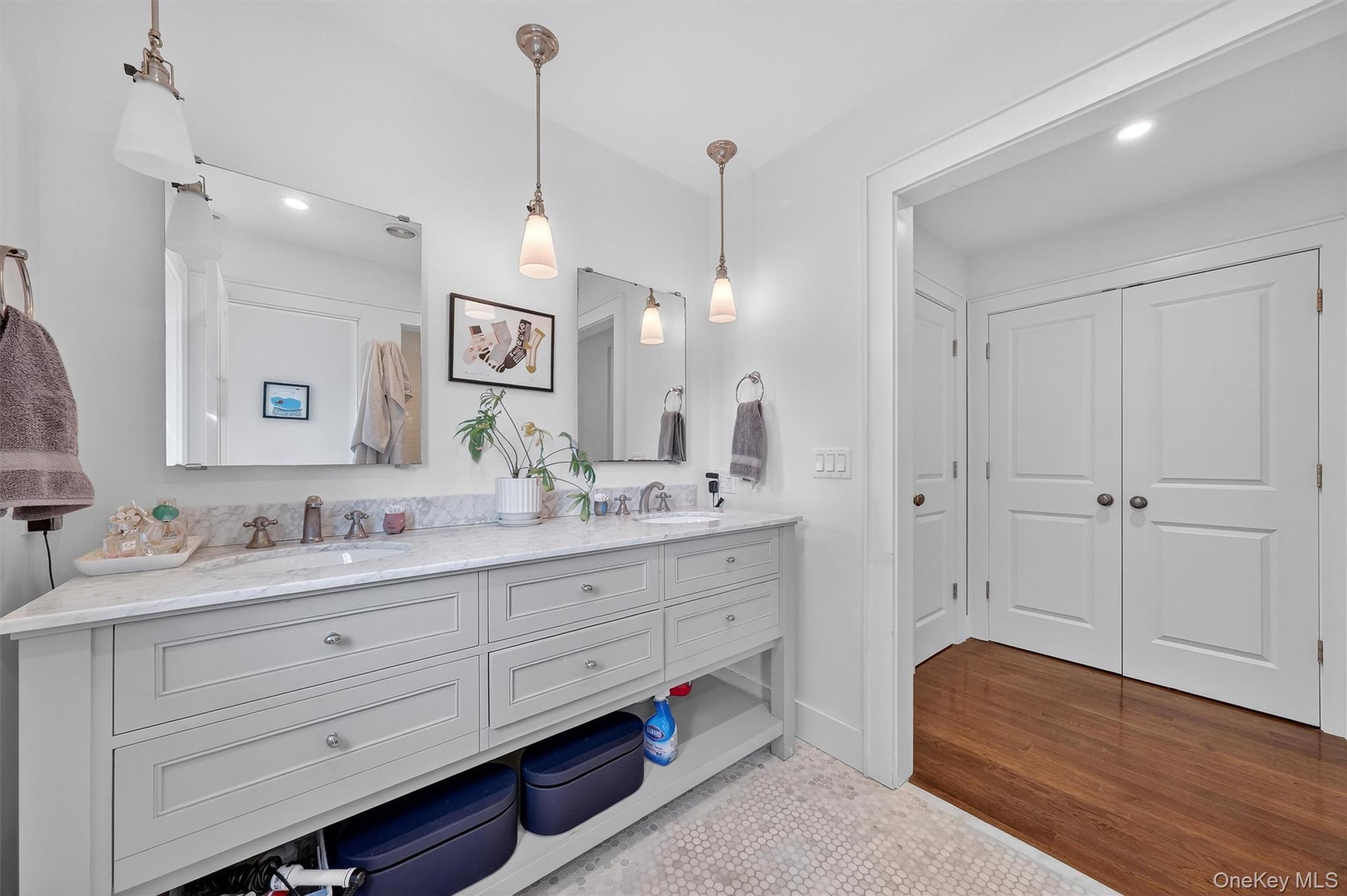 669 Highway 213 Rosendale, NY 12472 - Photo 27 of 34 a spacious bathroom with a granite countertop sink a mirror a vanity and a bathtub
