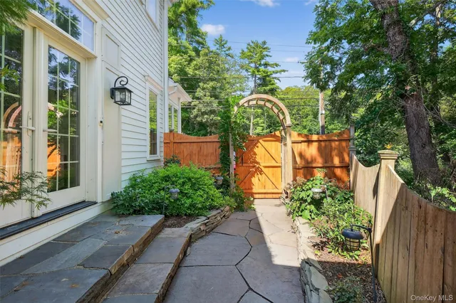 $679,000 | 669 Highway 213, Rosendale, NY 12472