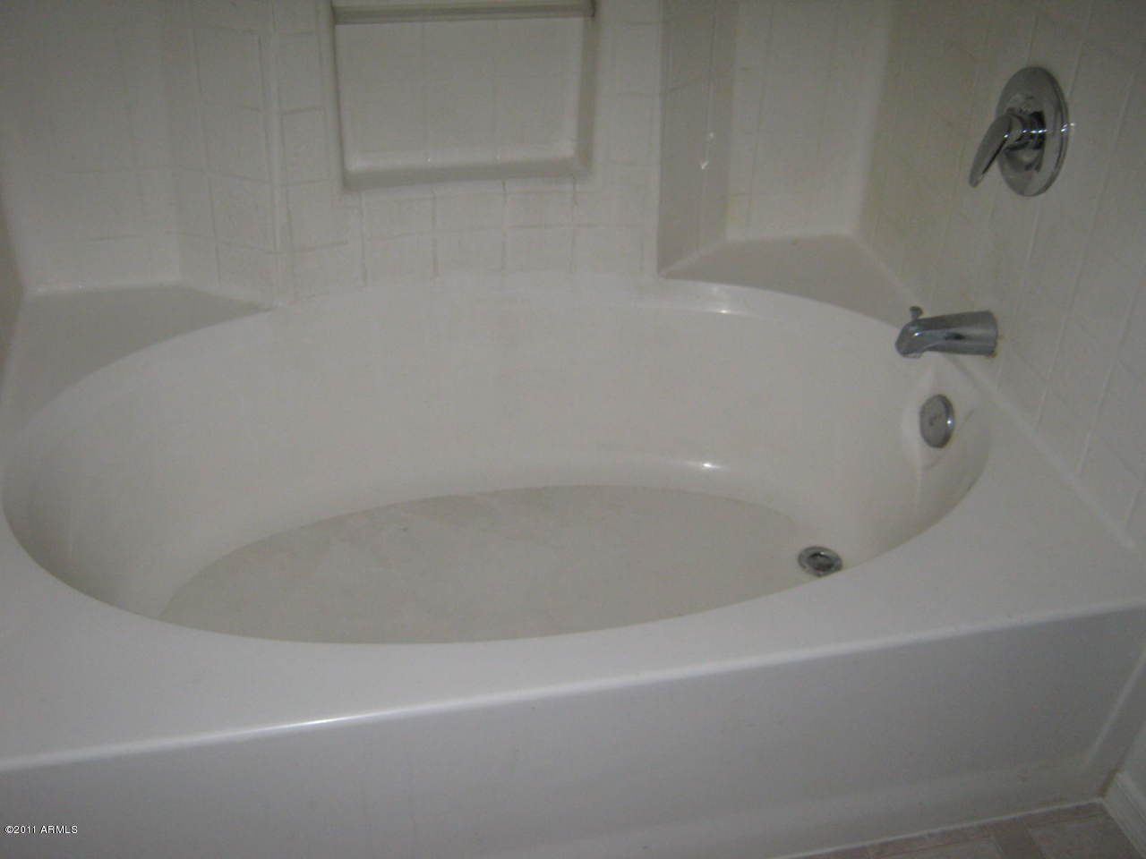 1619 West Fremont Rd. Phoenix, AZ 85041 - Photo 9 of 10 master tub