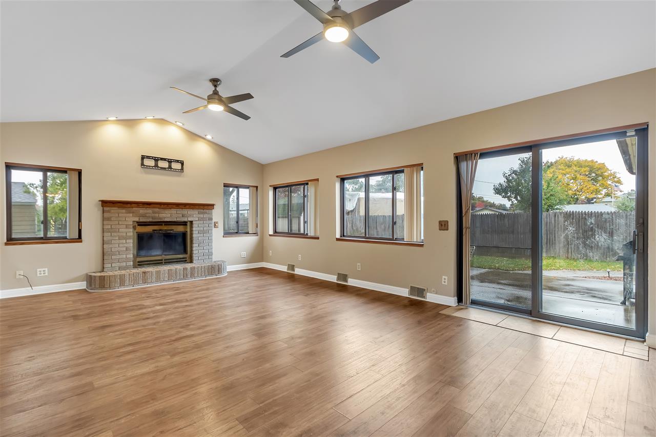 41641 Utica Road Sterling Heights, MI 48313 - Photo 16 of 26 50030598-15.JPG