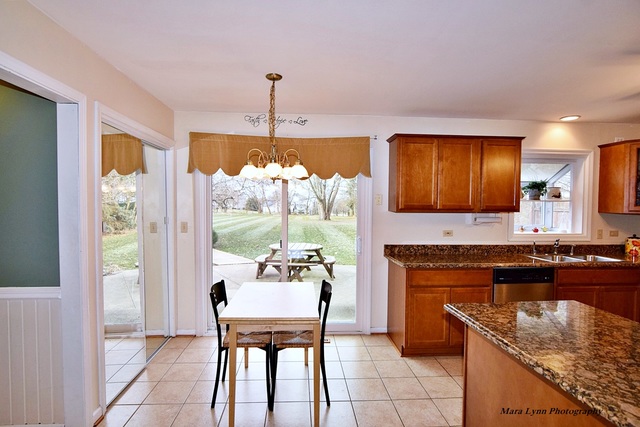 6N048 Old Homestead Road St. Charles, IL 60175 - Photo 8 of 25 Gallery Image 8