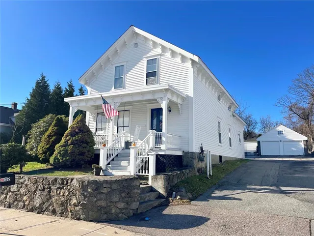 $650,000 | 2952 East Main Road, Portsmouth, RI 02871