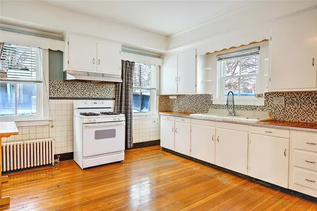 $650,000 | 2952 East Main Road, Portsmouth, RI 02871