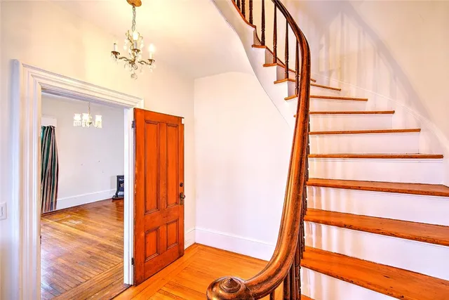 $650,000 | 2952 East Main Road, Portsmouth, RI 02871