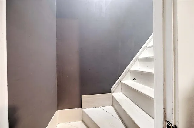 $650,000 | 2952 East Main Road, Portsmouth, RI 02871