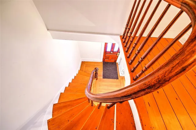 $650,000 | 2952 East Main Road, Portsmouth, RI 02871