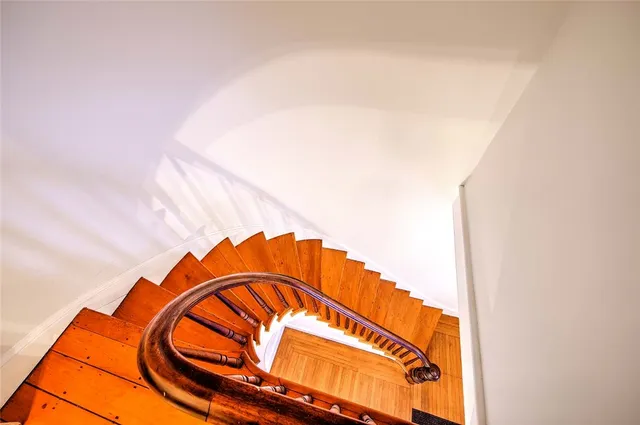 $650,000 | 2952 East Main Road, Portsmouth, RI 02871